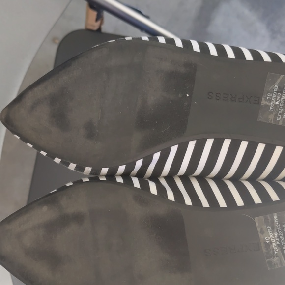 Black and White flats - Picture 2 of 6